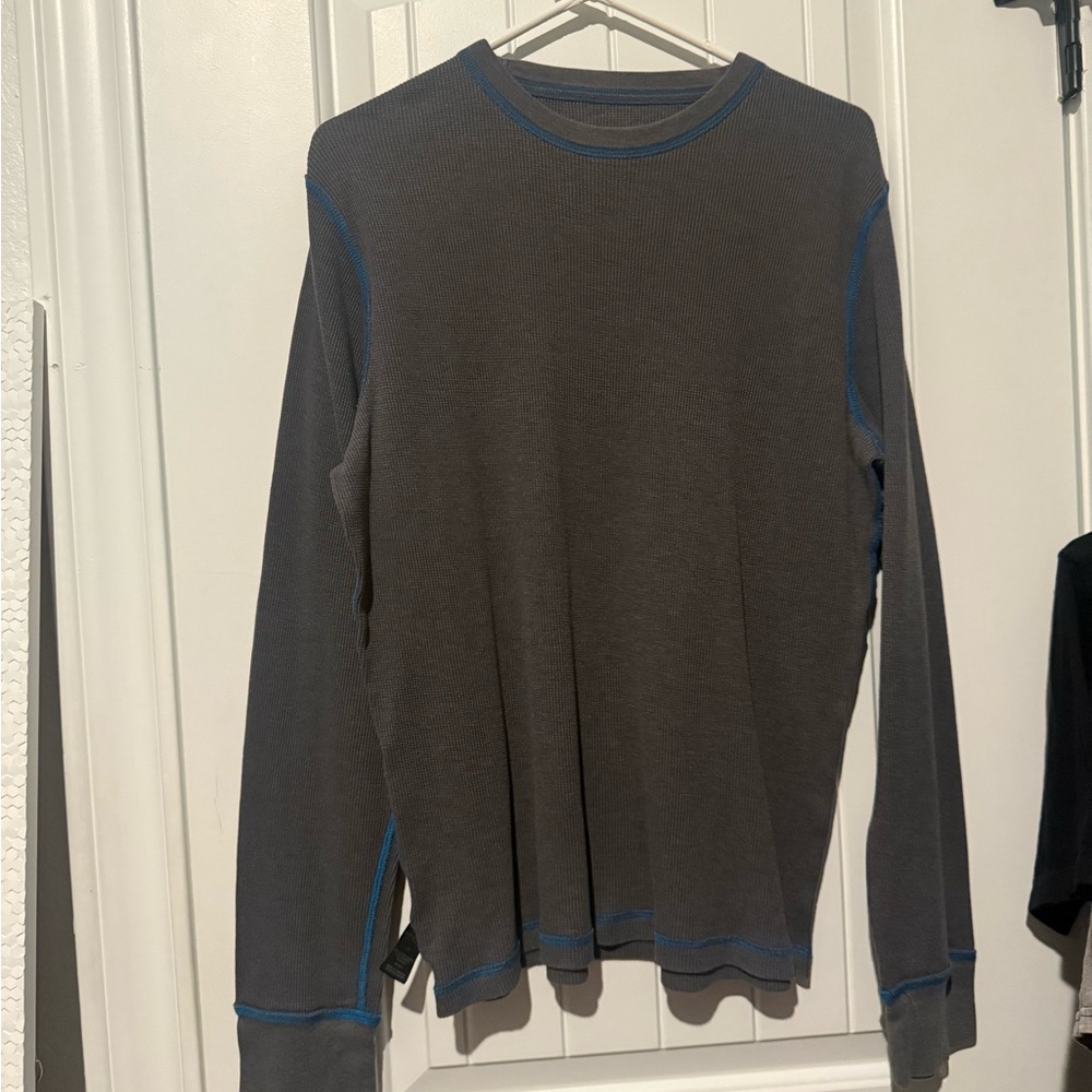 Men's Gray Long Sleeve Shirt with Blue Accents